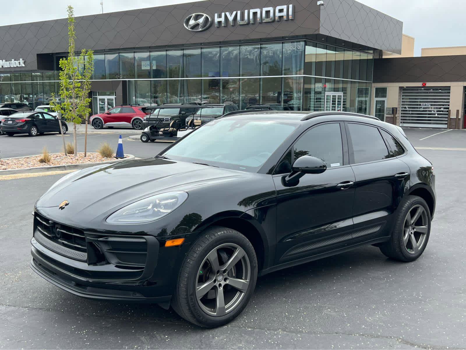 Used 2024 Porsche Macan AWD/4WD image 1