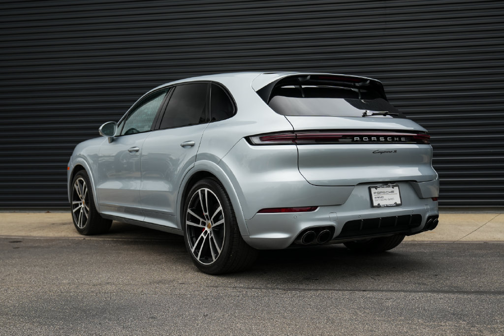 Certified 2024 Porsche Cayenne S AWD/4WD image 3