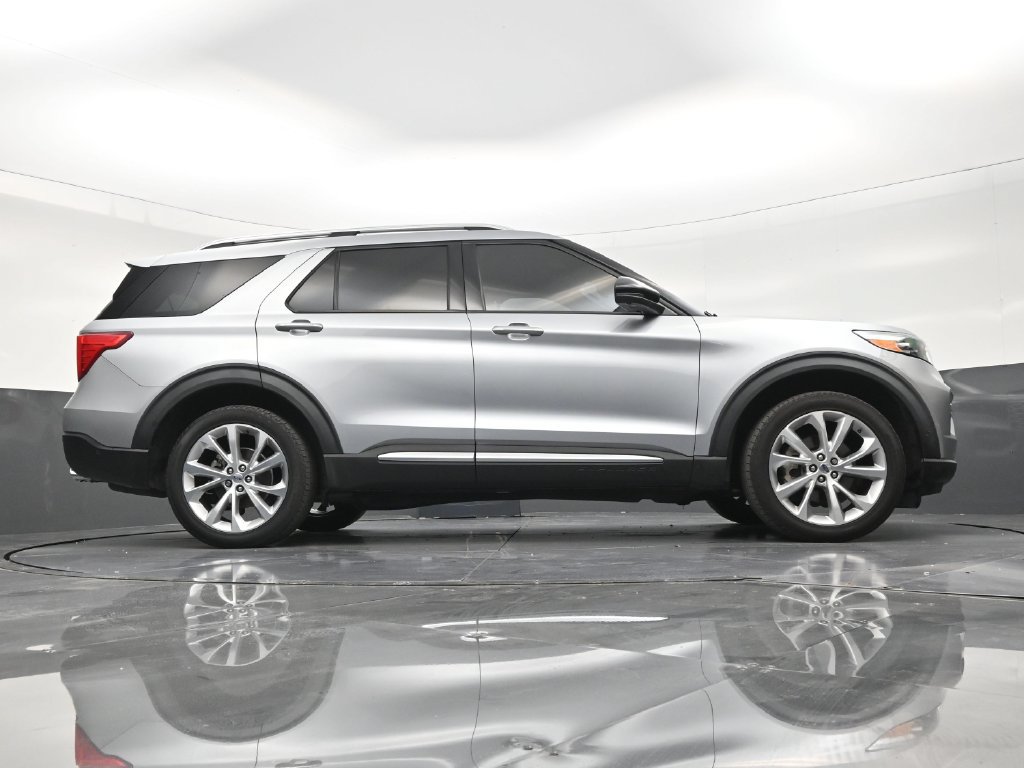 Used 2022 Ford Explorer Platinum w/ Equipment Group 601A AWD/4WD image 25