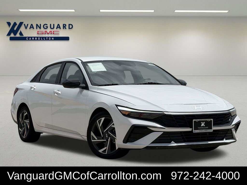 Used 2025 Hyundai Elantra SEL FWD image 2
