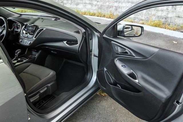 Used 2025 Chevrolet Malibu RS image 14
