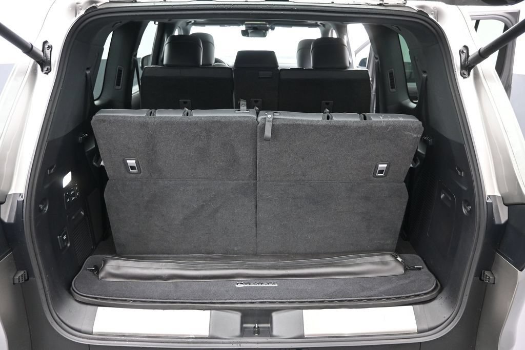 Used 2023 Lexus LX 600 4WD w/ Luxury Package image 16