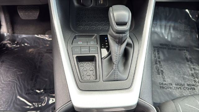 Used 2025 Toyota RAV4 XLE w/ Convenience Package FWD image 26