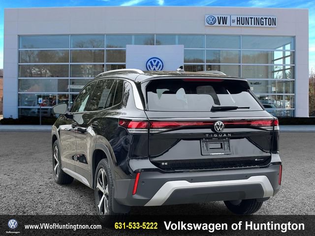 Certified 2025 Volkswagen Tiguan SE image 5