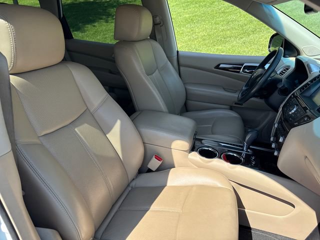Used 2016 Nissan Pathfinder Platinum w/ Family Entertainment Package FWD image 13