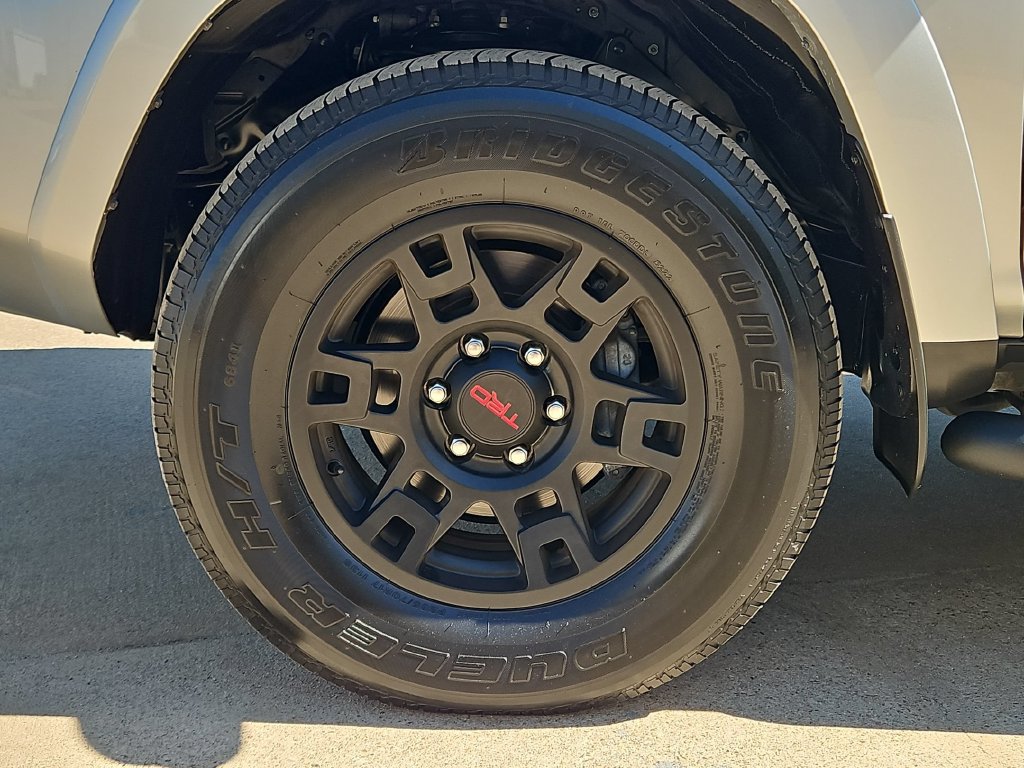 Used 2023 Toyota 4Runner SR5 AWD/4WD image 35