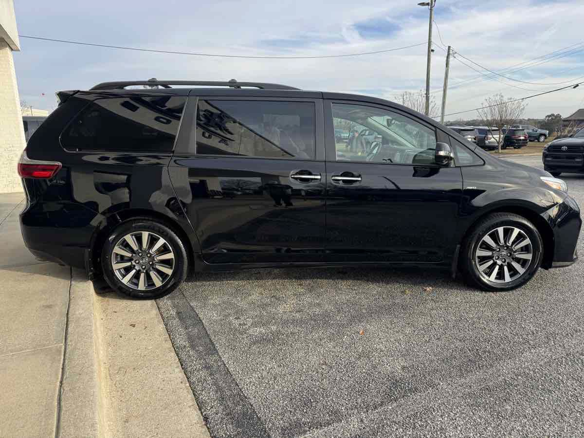 Used 2020 Toyota Sienna Limited Premium w/ Carpet Mat Package AWD/4WD image 41