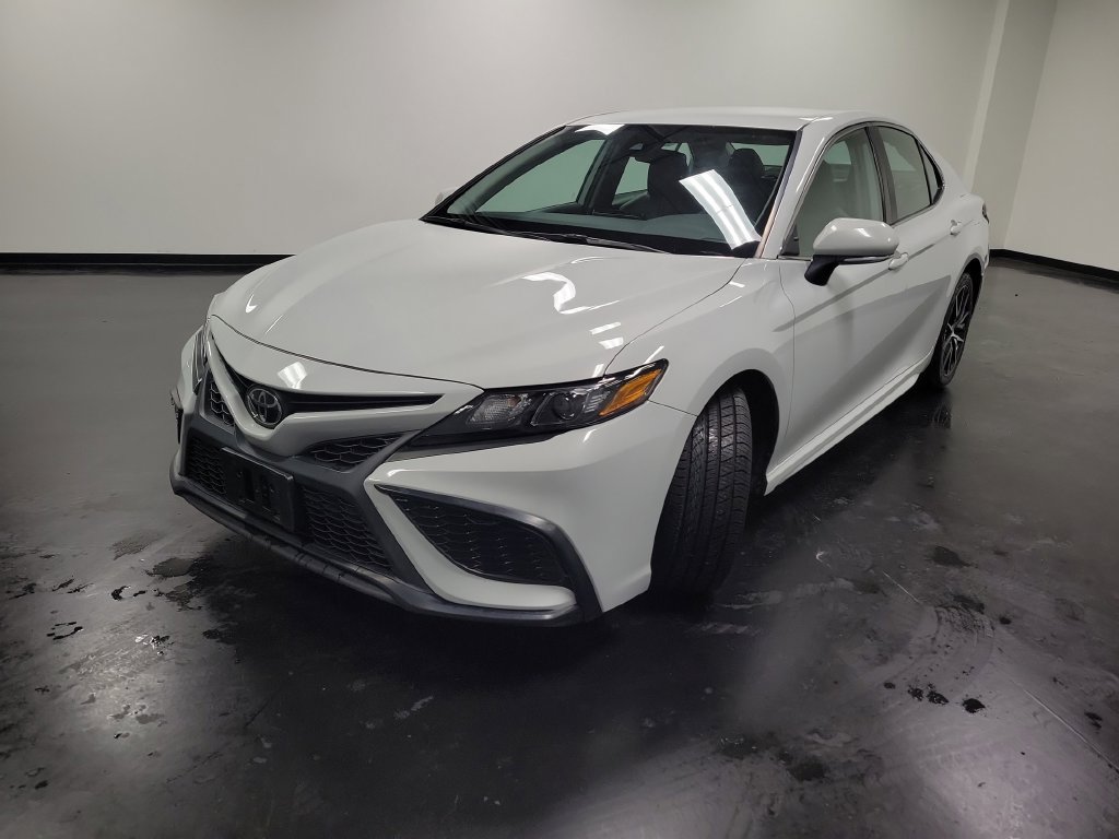 Used 2023 Toyota Camry SE FWD image 4