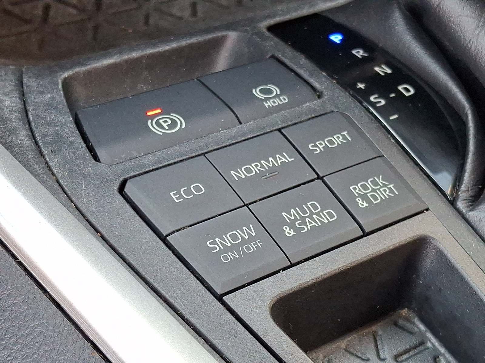 Used 2019 Toyota RAV4 LE w/ All Weather Liner Package AWD/4WD image 18