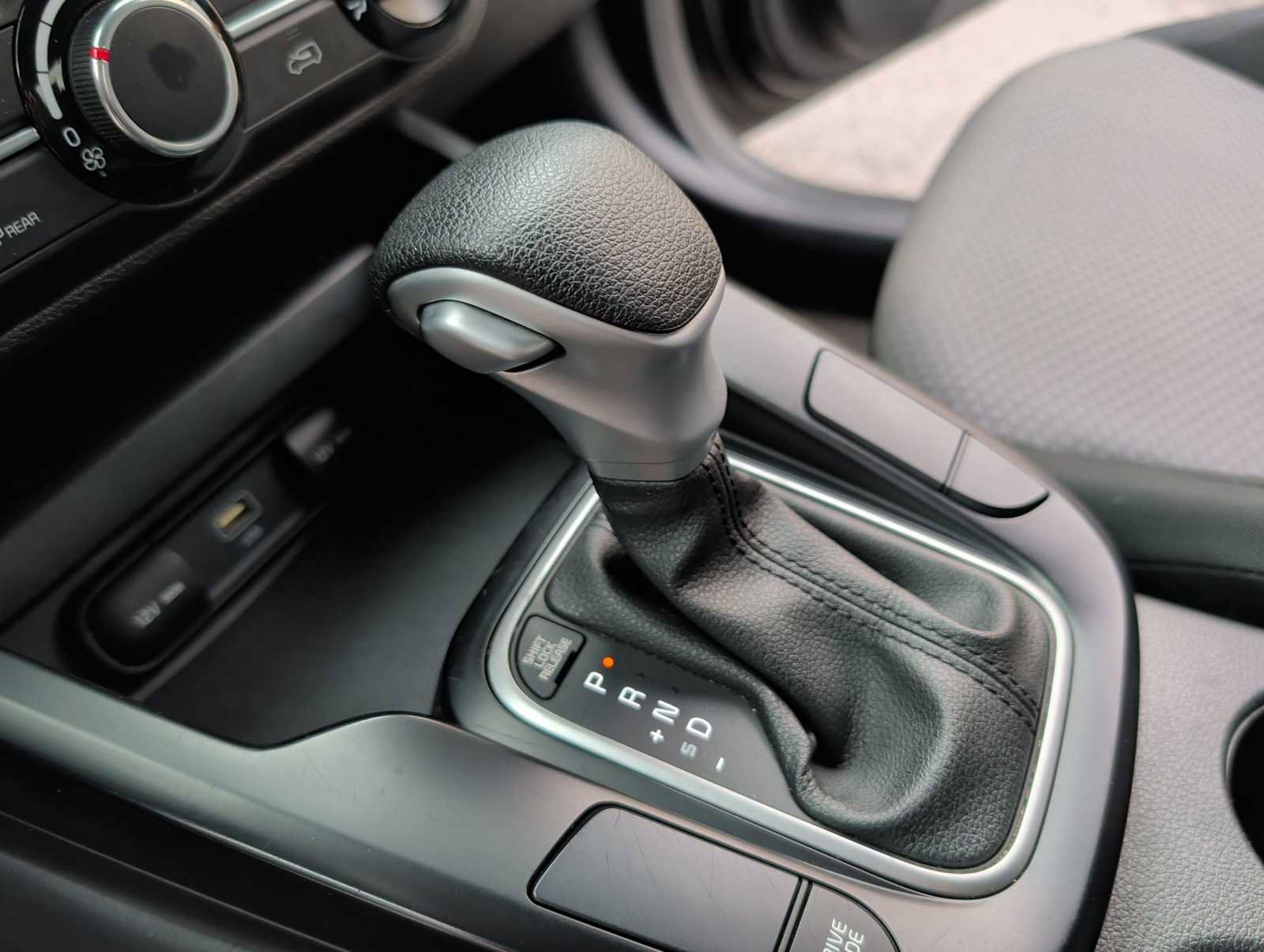 Used 2023 Kia Soul LX w/ LX Technology Package image 19