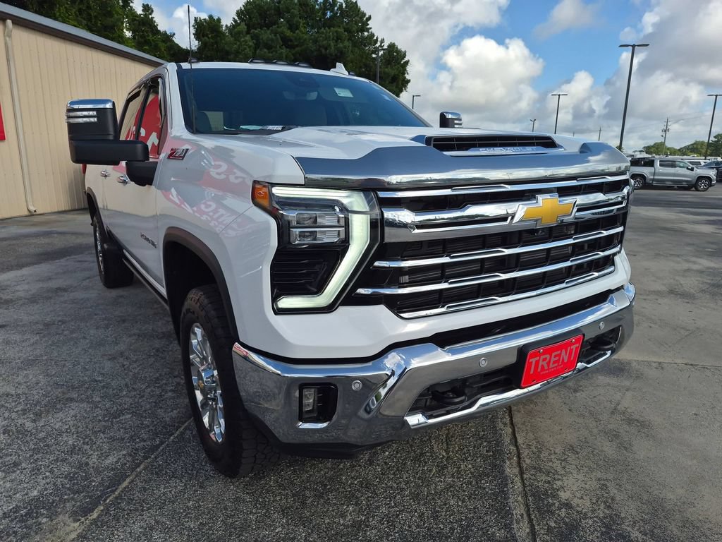 Used 2025 Chevrolet Silverado 2500 LTZ w/ LTZ Convenience Package AWD/4WD image 5