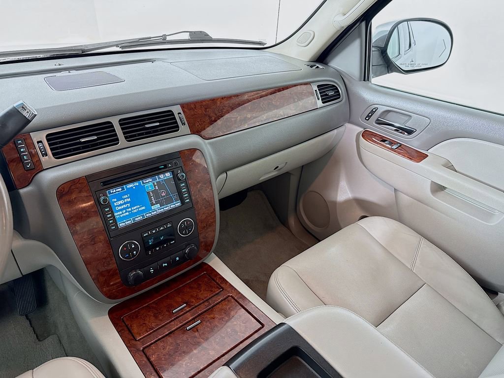 Used 2011 Chevrolet Avalanche LTZ image 26