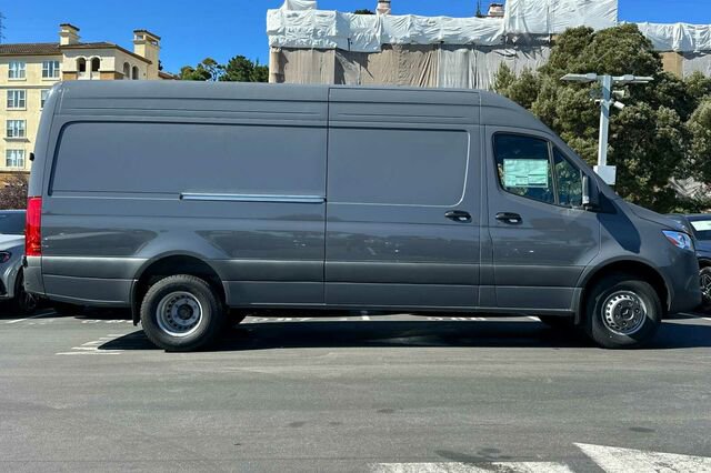 Used 2024 Mercedes-Benz Sprinter 3500 image 3