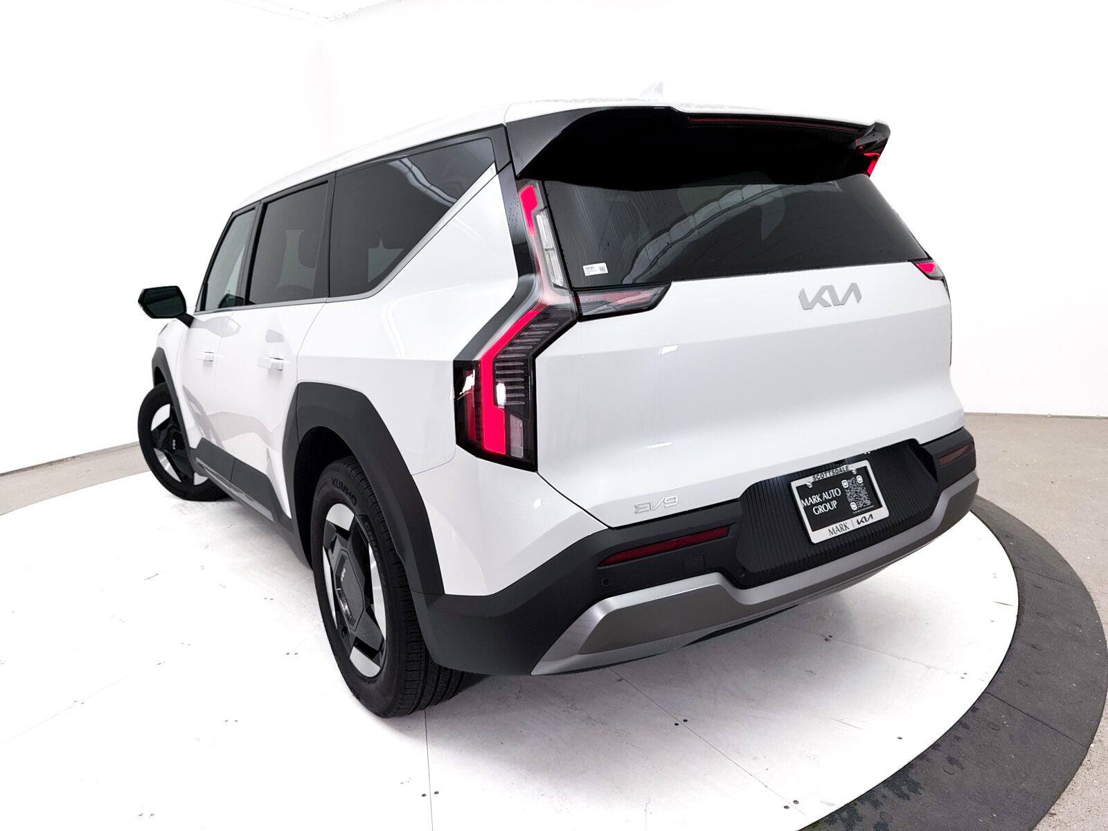 Used 2024 Kia EV9 Light Long Range RWD image 8