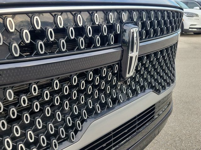 Certified 2025 Lincoln Navigator Reserve AWD/4WD image 14