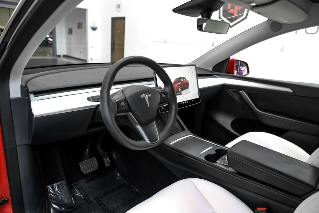 Used 2023 Tesla Model Y AWD image 3