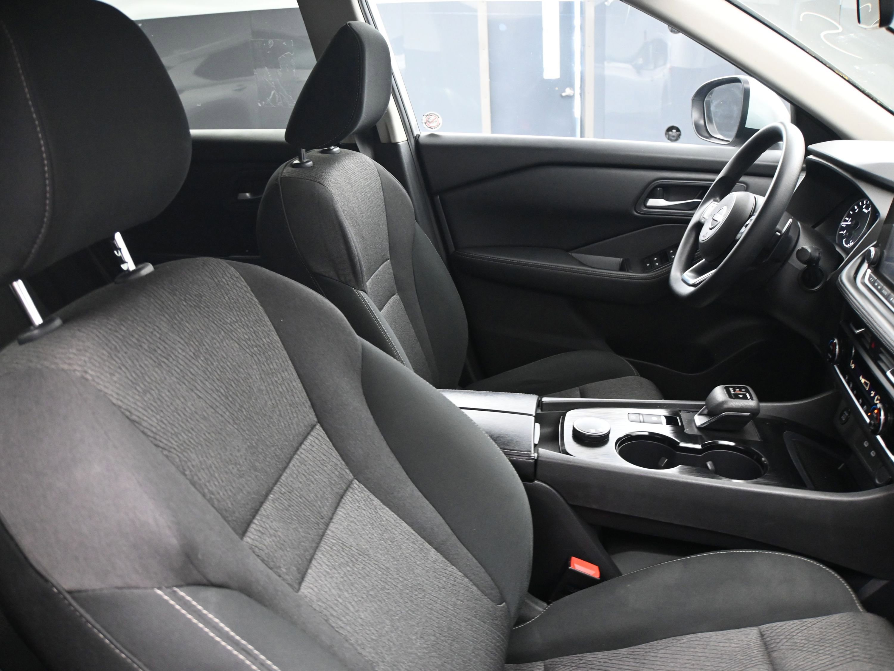 Used 2024 Nissan Rogue SV image 21