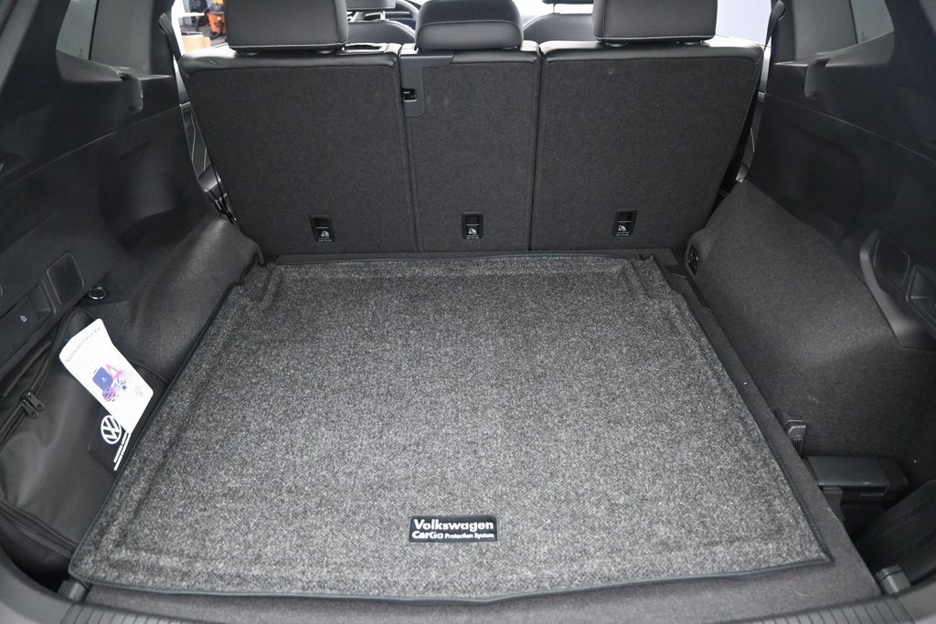 Used 2024 Volkswagen Tiguan SEL R-Line image 31