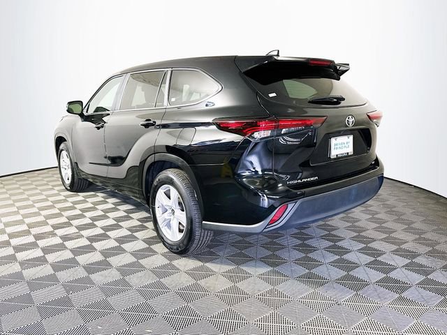 Certified 2025 Toyota Highlander LE image 6