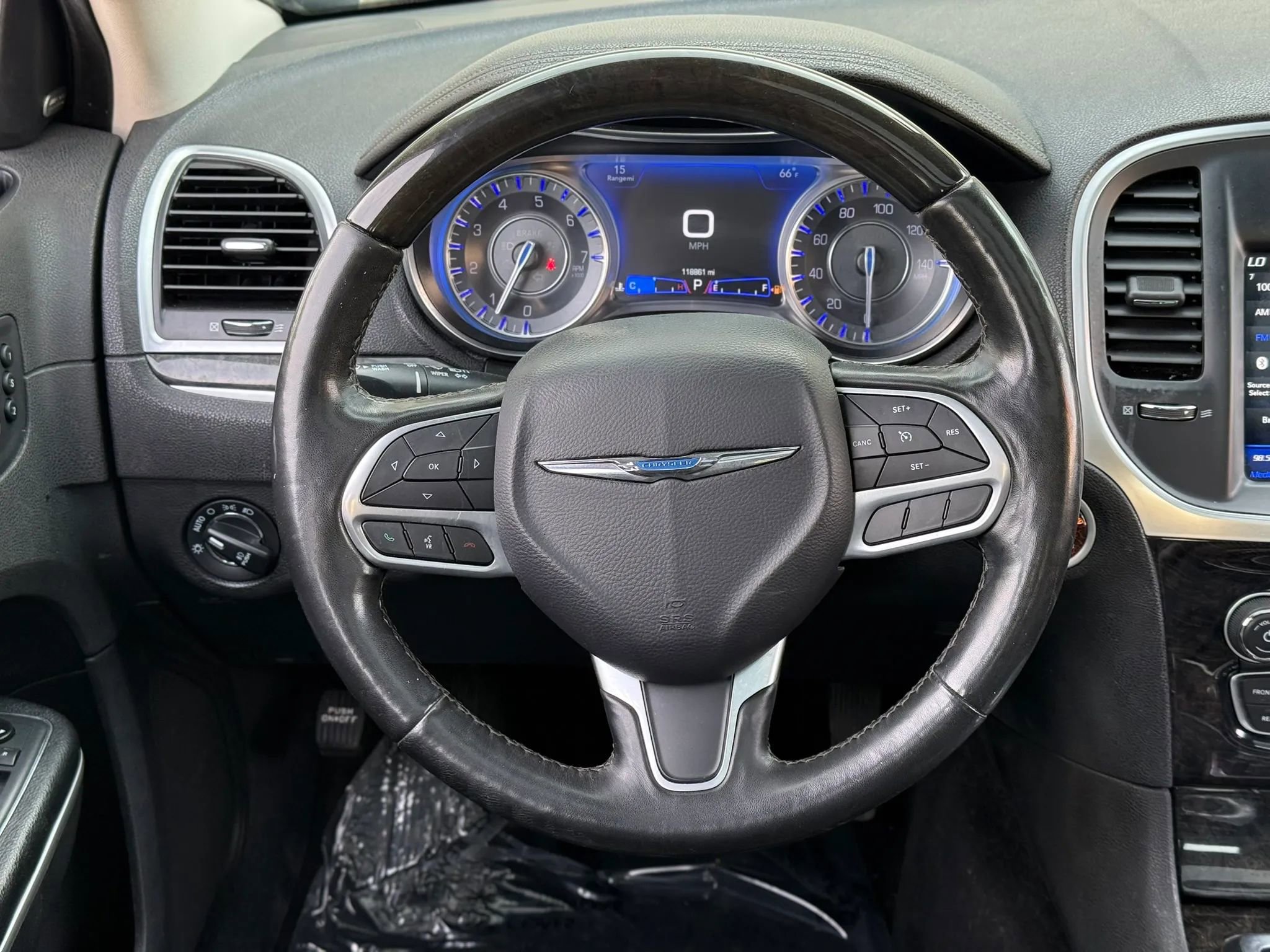Used 2020 Chrysler 300 Limited image 18