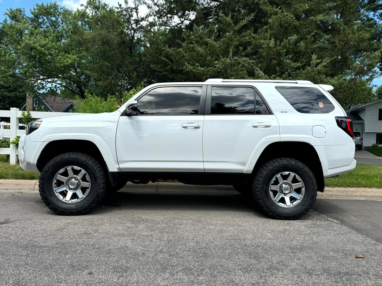 Used 2015 Toyota 4Runner SR5 image 2