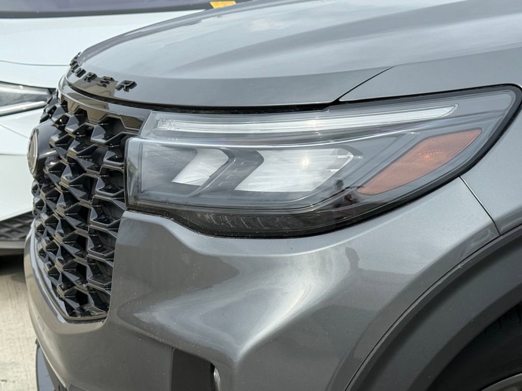 Used 2025 Ford Explorer ST-Line w/ ST-Line Street Pack image 5