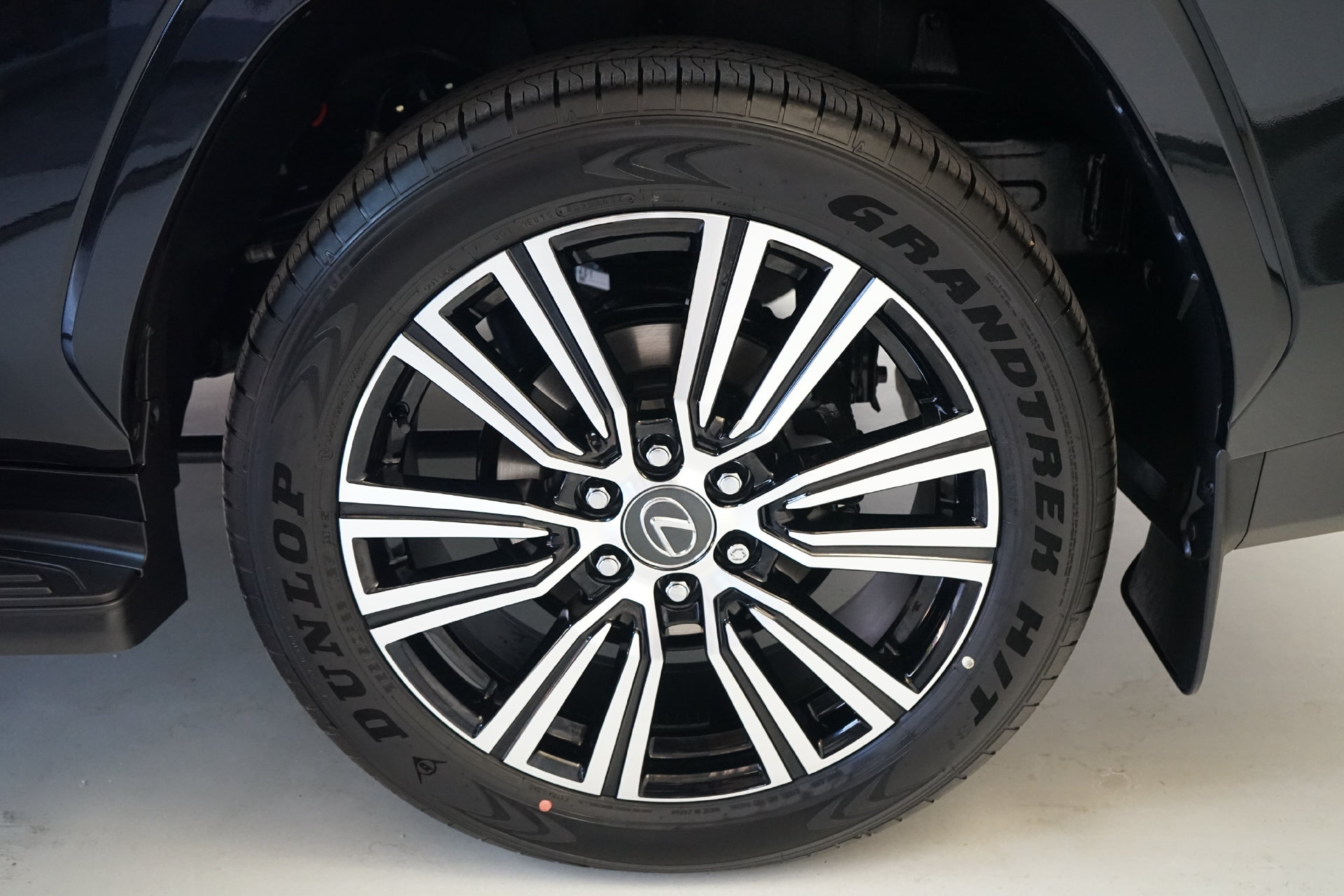 Used 2026 Lexus LX 600 4WD w/ Luxury Package image 38