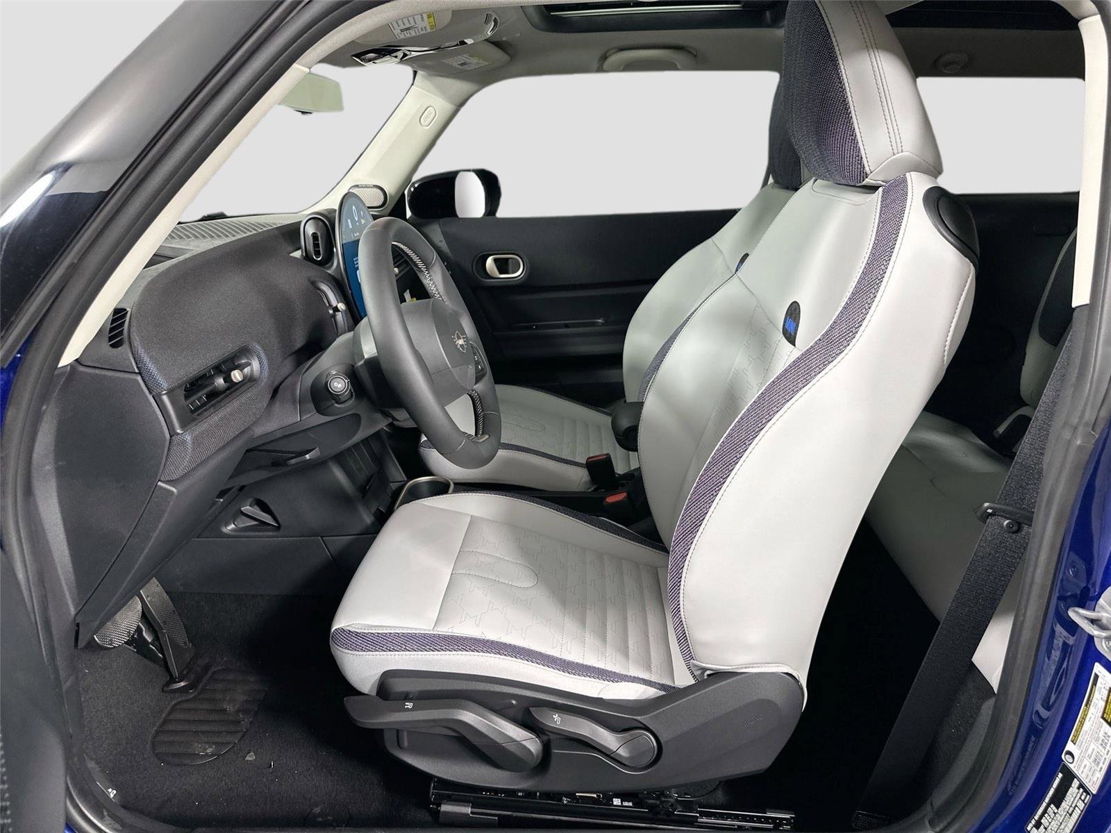 Certified 2025 MINI Cooper 2-Door Hardtop FWD image 16