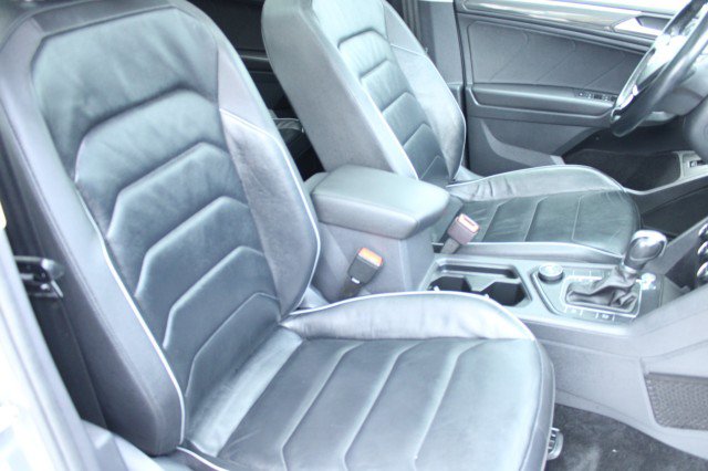 Used 2019 Volkswagen Tiguan SEL Premium w/ 3rd Row Seat Package AWD/4WD image 12
