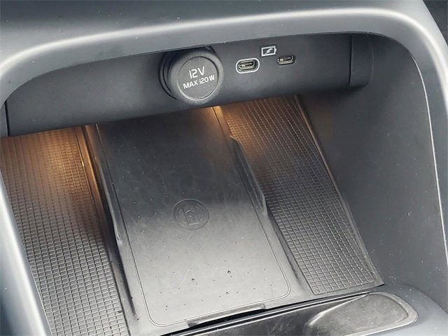 Used 2025 Volvo XC40 B5 Core image 27