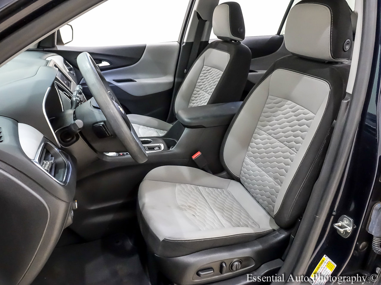 Used 2021 Chevrolet Equinox LS image 13