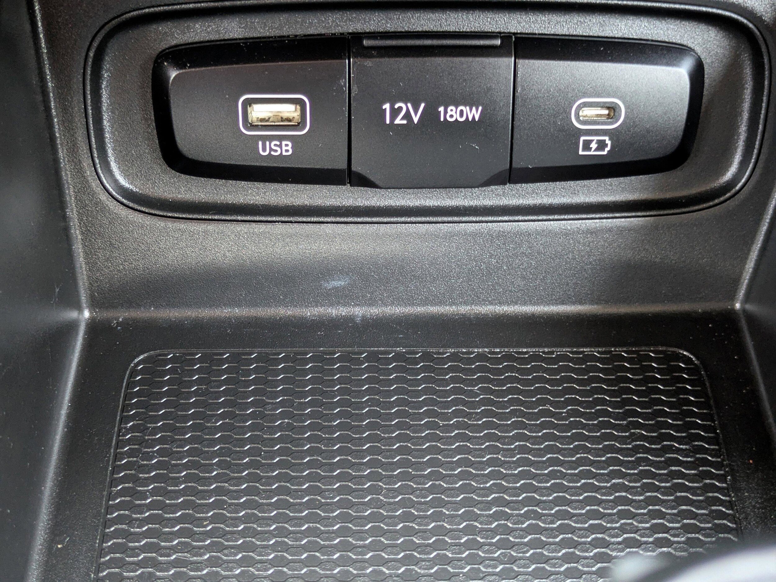 Used 2025 Hyundai Venue SEL FWD image 24
