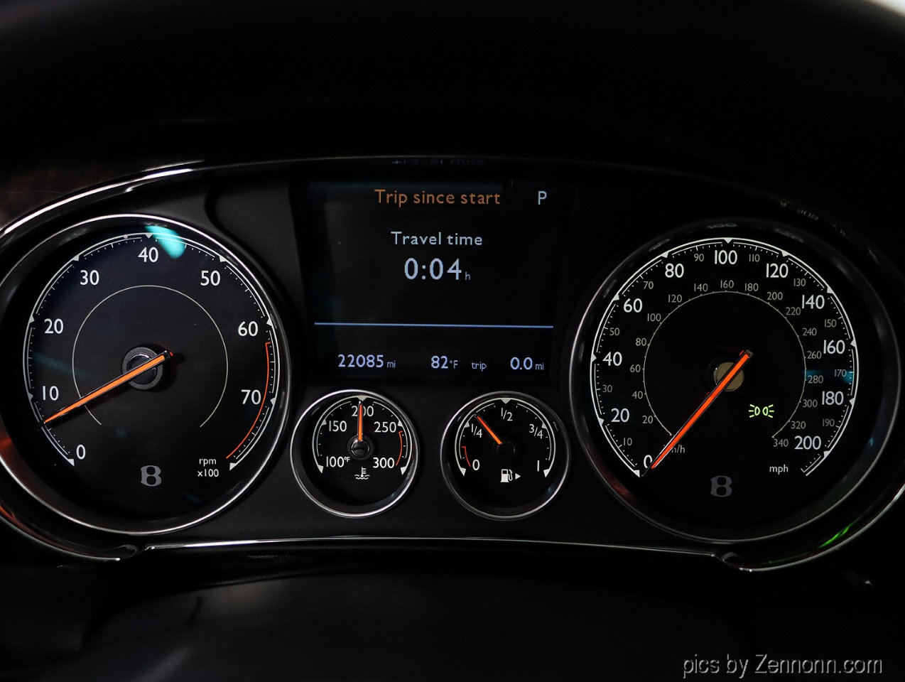 Used 2018 Bentley Flying Spur V8 image 21