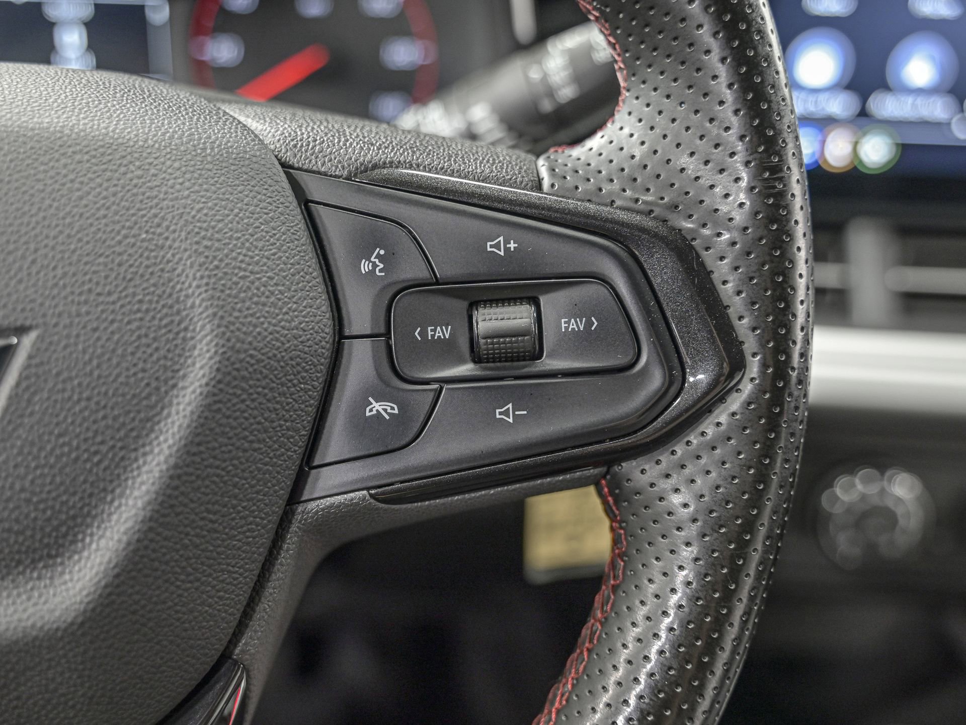 Used 2024 Chevrolet Trax RS w/ Driver Confidence Package image 21