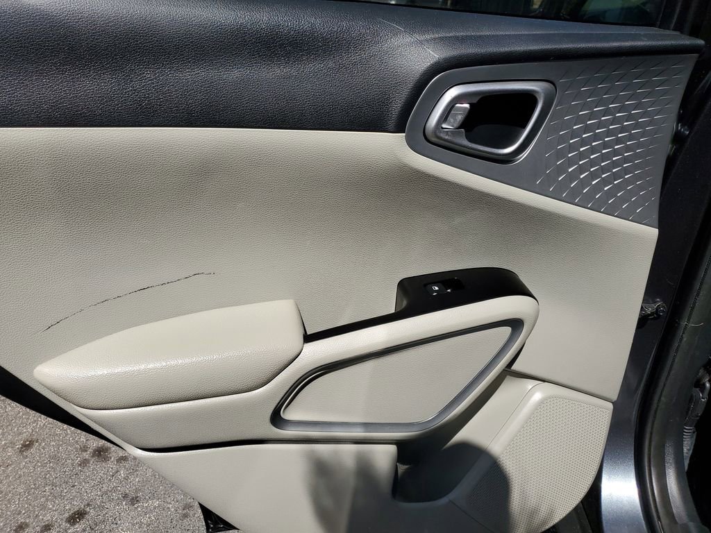 Used 2021 Kia Soul LX image 16