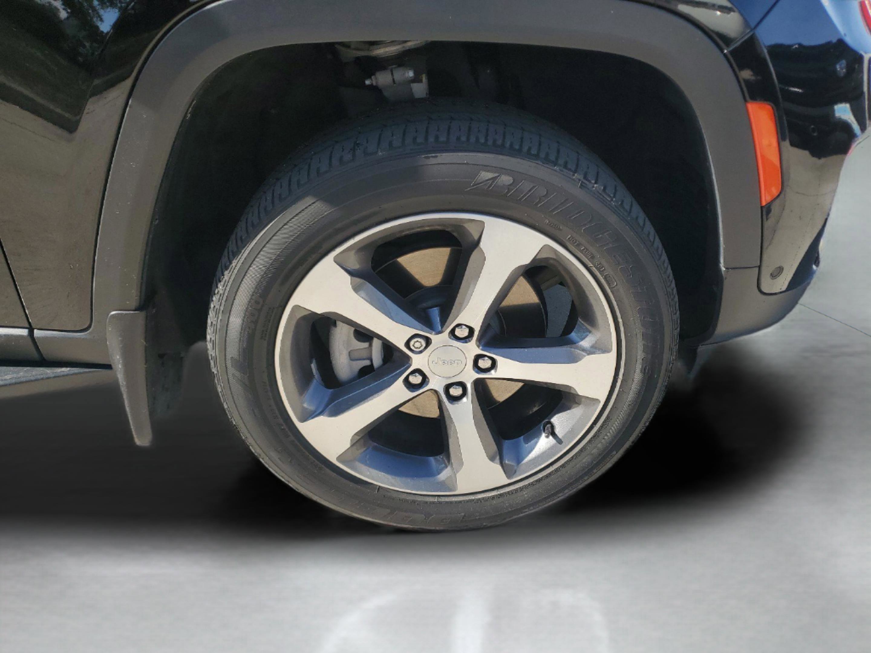 Certified 2023 Jeep Grand Cherokee 4xe w/ Luxury Tech Group II image 5