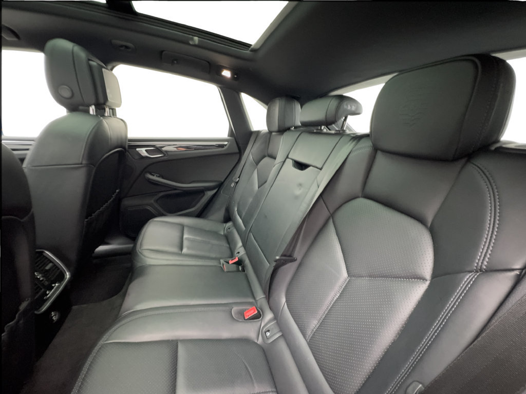 Used 2023 Porsche Macan AWD/4WD image 27