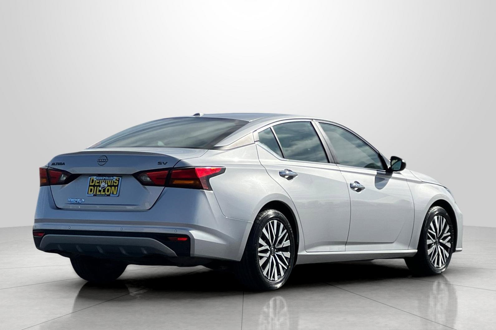 Used 2024 Nissan Altima 2.5 SV image 5