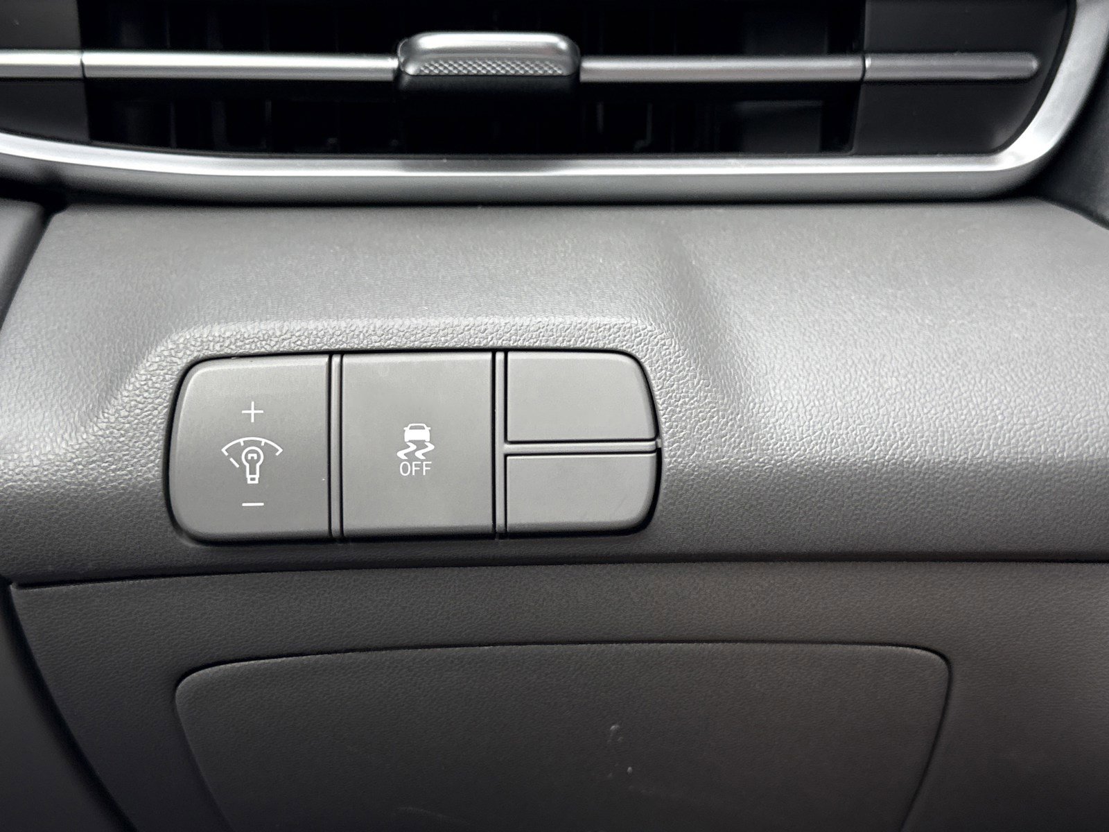 Used 2025 Hyundai Elantra Sport FWD image 18
