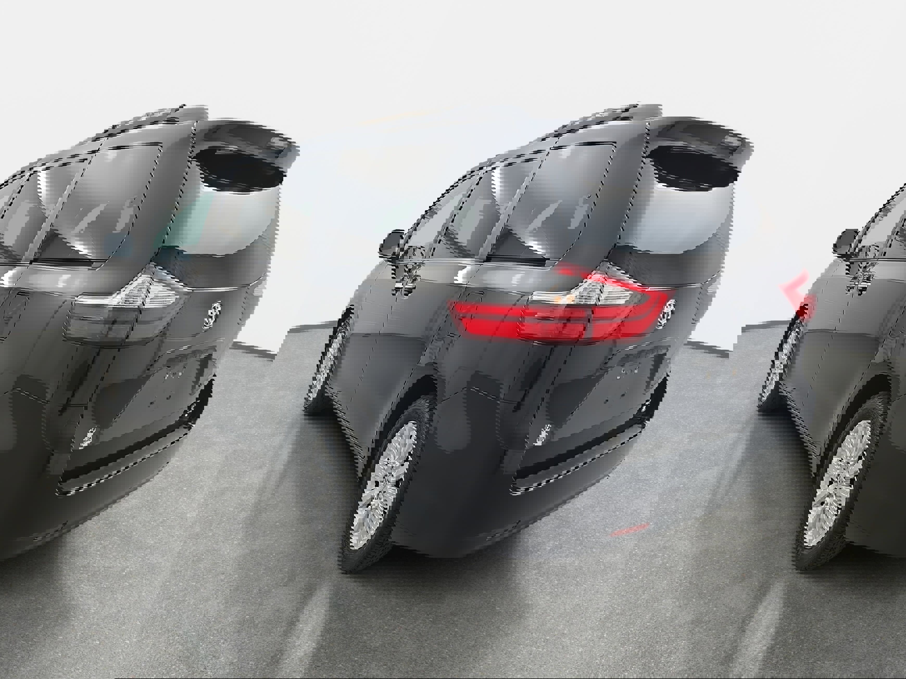 Used 2015 Toyota Sienna XLE image 5