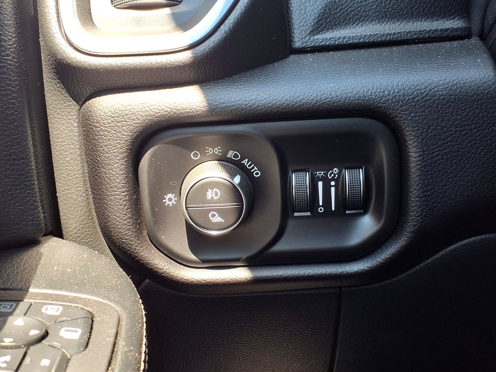 Used 2025 RAM 3500 Laramie AWD/4WD image 24