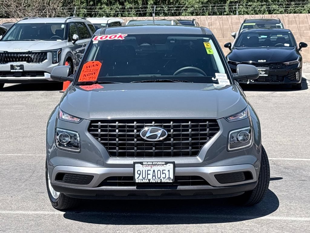 Used 2025 Hyundai Venue SE FWD image 3