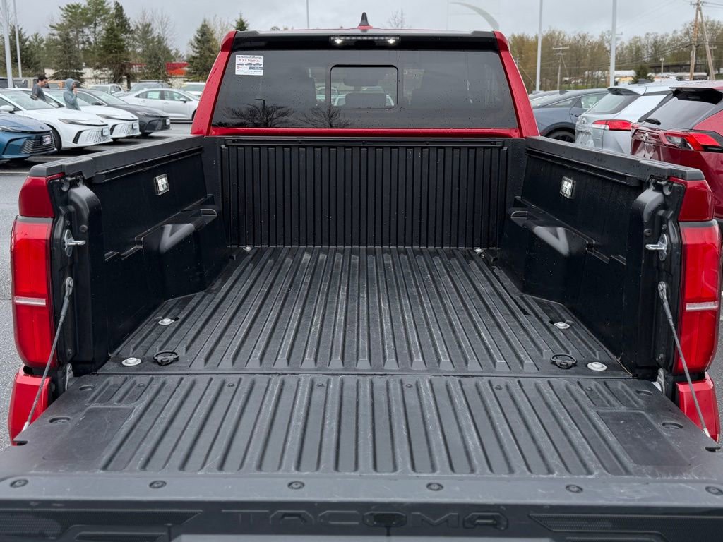 Used 2025 Toyota Tacoma SR5 AWD/4WD image 5