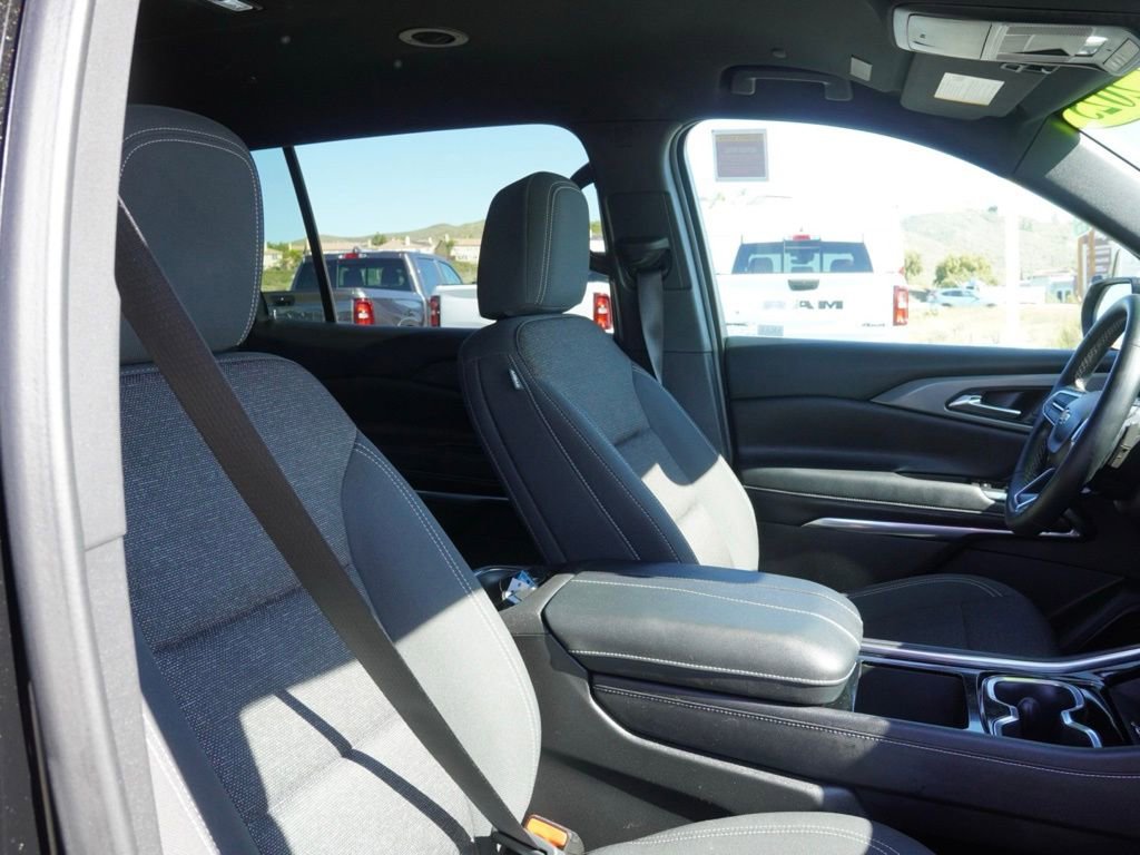 Used 2025 Chevrolet Traverse LT w/ Driver Confidence Package image 21