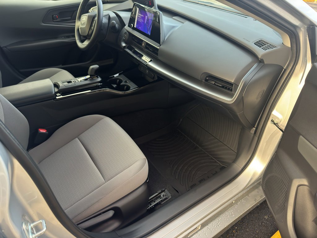 Used 2024 Toyota Prius LE image 19