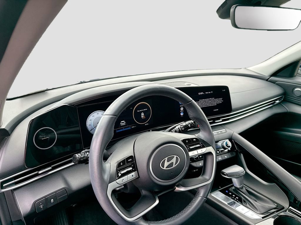 Used 2024 Hyundai Elantra Limited image 11