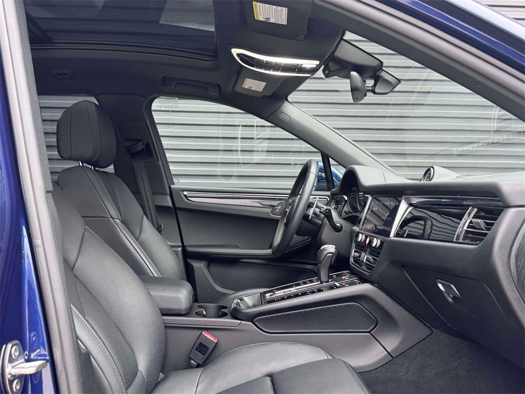 Used 2025 Porsche Macan Turbo image 17