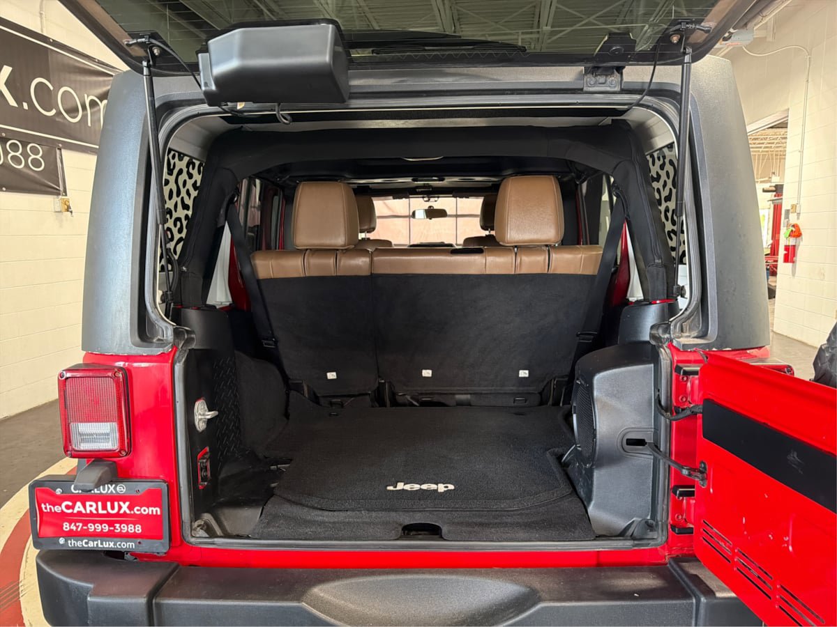 Used 2012 Jeep Wrangler Unlimited Rubicon w/ Dual Top Group AWD/4WD image 12