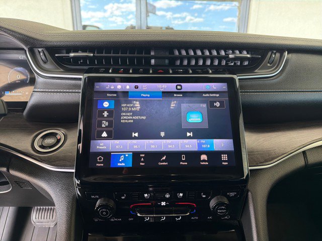 Used 2023 Jeep Grand Cherokee L Limited w/ Luxury Tech Group II image 19