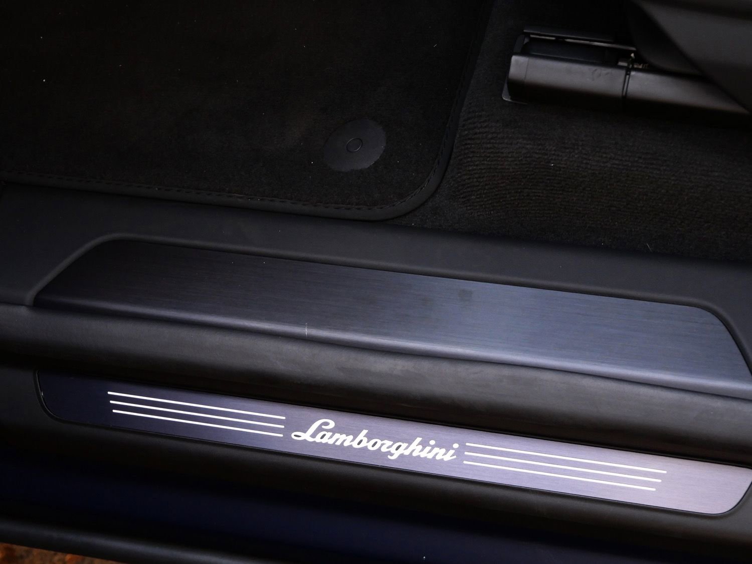 Used 2025 Lamborghini Urus SE image 18